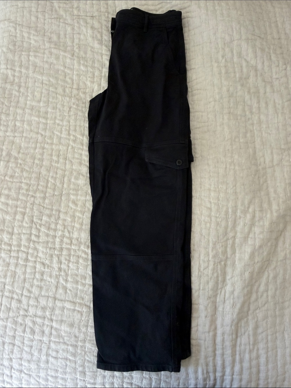 Aritzia Wilfred Free Women’s Size 10 Wide Leg Black Cargo-Style Pants